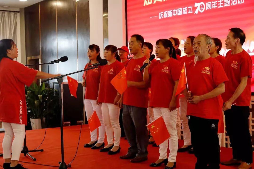 女生秋冬的羊羔毛外套，该怎么搭配呢？游戏画面